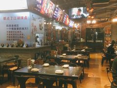 大堂-巴四老城区炭火蛙锅(张江店)