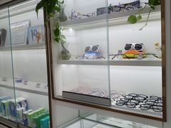 -翰佐蔡司小乐圆·依视路星趣控·暴龙眼镜折扣店