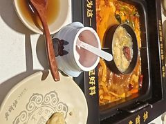 -老牌坊云南鱼豆花火锅(哈西万达店)