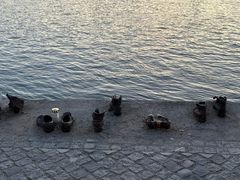 -多瑙河畔鞋履雕塑