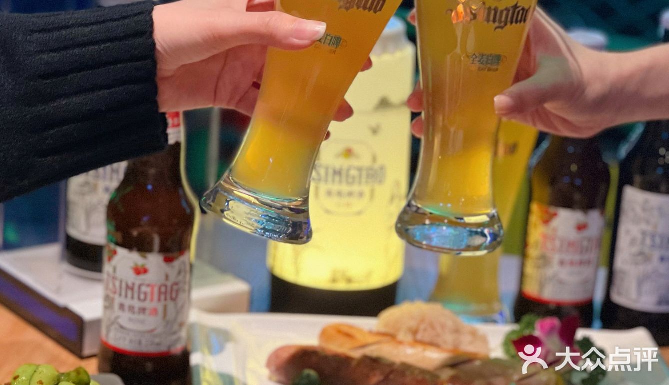 周末小聚好去处·超巨氛围感啤酒餐吧