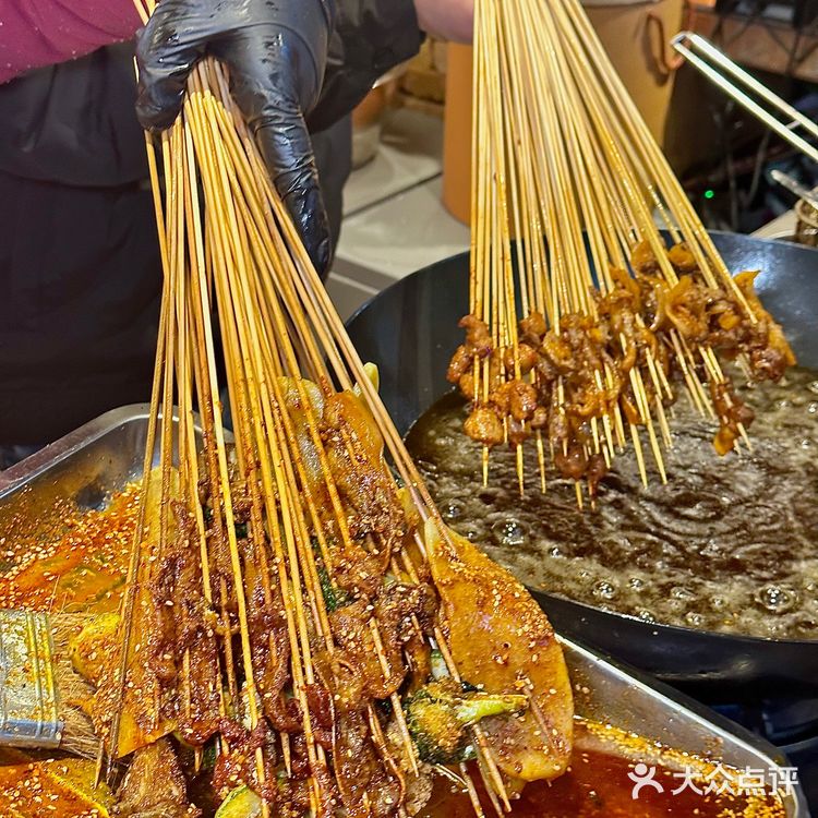可以永远相信！昆明人排队都要吃的串串！ 