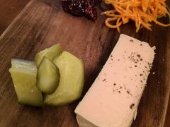 No1&nbsp;自家鹅肝酱配酸菜和冈冈法棍-羽深肉铺 Steak & Wine