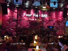 -FOUR PLAY BAR