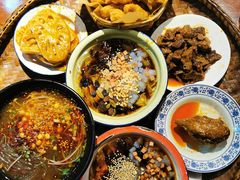-爆炸头阿姨小四川正宗川味小吃(无任何分店)