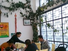 大堂-姚记抚仙湖野生菌石锅鱼庄
