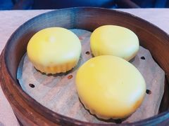 招牌流沙包-豫园万丽酒店-万丽轩中餐厅(河南南路店)