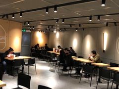 大堂-麦当劳(中山公园龙之梦店)