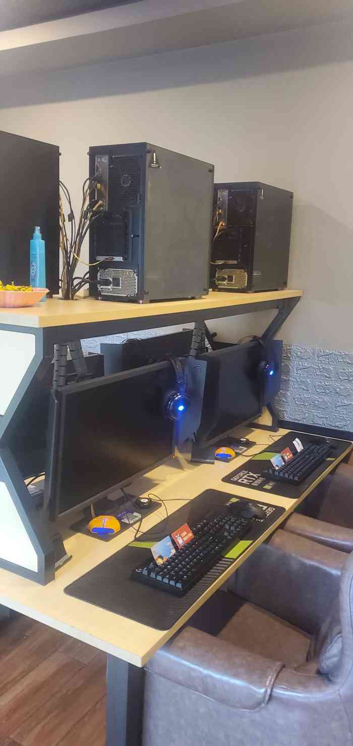 网鱼网咖(奉贤商学院店)-"中午找个地方休息一下,搜索最近的网吧有图.