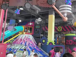 -欧酷世界动力星球(王府井奥莱UP TOWN店)