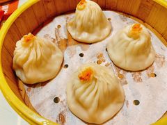 手拆蟹黄小笼包-品味楼·醉卤·酱排骨·无锡特色菜
