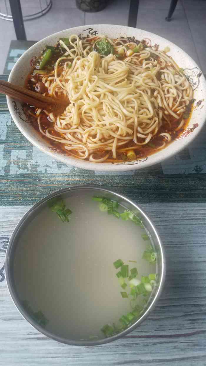 打分 经常会来这家吃面的,主要是冲着服务去的,当