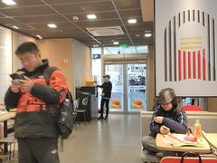 -麦当劳(轻轨曹杨路店)