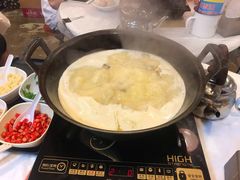 -鲜入围煮花胶鸡海鲜火锅