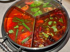 -伴山牛贵州黄牛肉火锅·苗疆非遗艺术餐厅(上海首店)