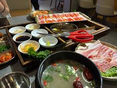 -围炉肉舍•炭烤活鳗•丹东海鲜烤肉(步行街店)