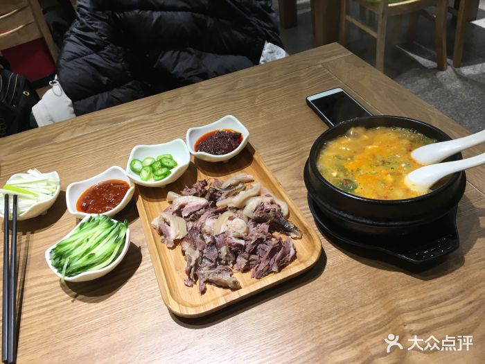 姥姥春饼石锅狗肉汤图片