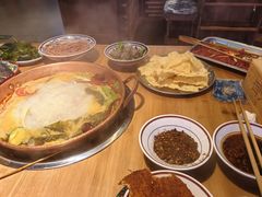 -洱火云南酸菜牛肉火锅(石景山当代商城店)