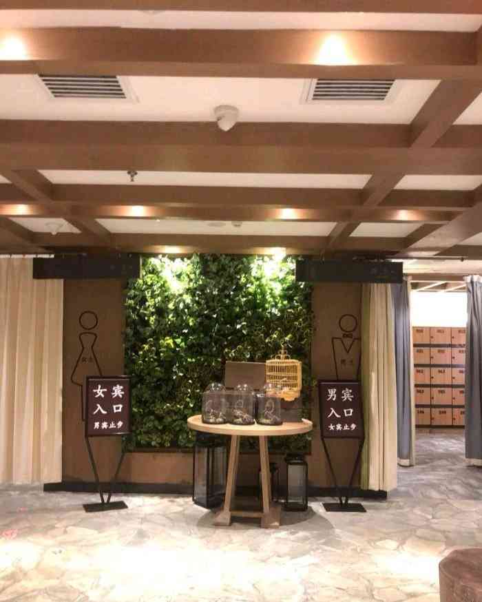 泓瑞·清水湾(南湖店)-"可以免费停车,车位很多～服务也很热情周.