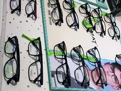 -宏宇眼镜蔡司依视路折扣店(兆佳眼镜城店)