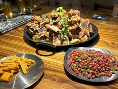 卤香vs麻辣牛大骨棒-老街破店牛大骨