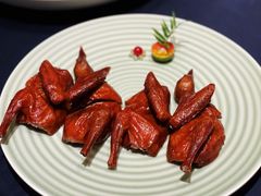 沙田玻璃乳鸽-馋遇江南·精致湖景雅宴(东方之门店)