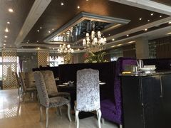 -河畔春天时尚餐厅