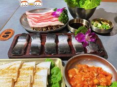 -围炉肉舍•炭烤活鳗•丹东海鲜烤肉(步行街店)