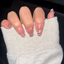 -悦指间美甲美睫