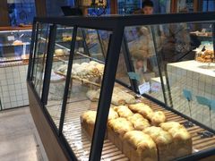 面包甜点陈列柜-Dough&Joe团憩(瑞虹天地月亮湾店)