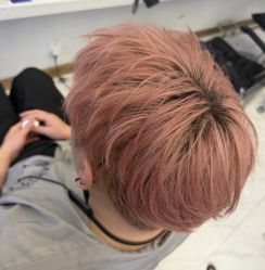 -镁连社·美联社