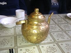 有点像阿拉丁神灯，擦一擦，会有水倒出来-克拉玛依新疆餐厅