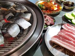 -围炉肉舍•炭烤活鳗•丹东海鲜烤肉(步行街店)