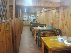 大堂-老东镇啤酒屋海鲜加工·蒸汽海鲜·海鲜烧烤(台东店)