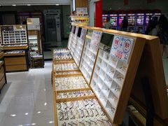 -美式眼镜·授权蔡司.依视路.尼康.豪雅.明月(人民广场店)