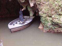 -怀托摩萤火虫洞