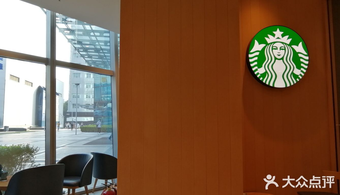 🌍🌎贸易中心脚下的小型🌟巴克☕️☕️