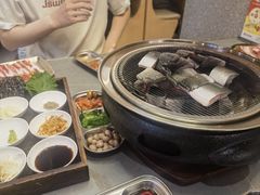 -围炉肉舍•炭烤活鳗•丹东海鲜烤肉(步行街店)