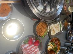 -围炉肉舍•炭烤活鳗•丹东海鲜烤肉(步行街店)