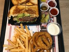 -The Habit Burger Grill 哈比特汉堡(复兴soho店)