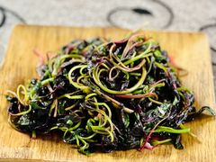 清炒红苋菜-天天向上素食餐厅(五台山店)