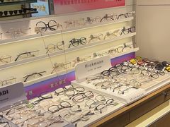 -爱视眸Eyeblling眼镜·依视路·蔡司镜片折扣店(百联南方商城购物中心)
