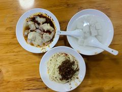 红油抄手-华兴街自力面店