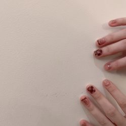 点击看大图 -Fanni美甲美睫皮肤管理