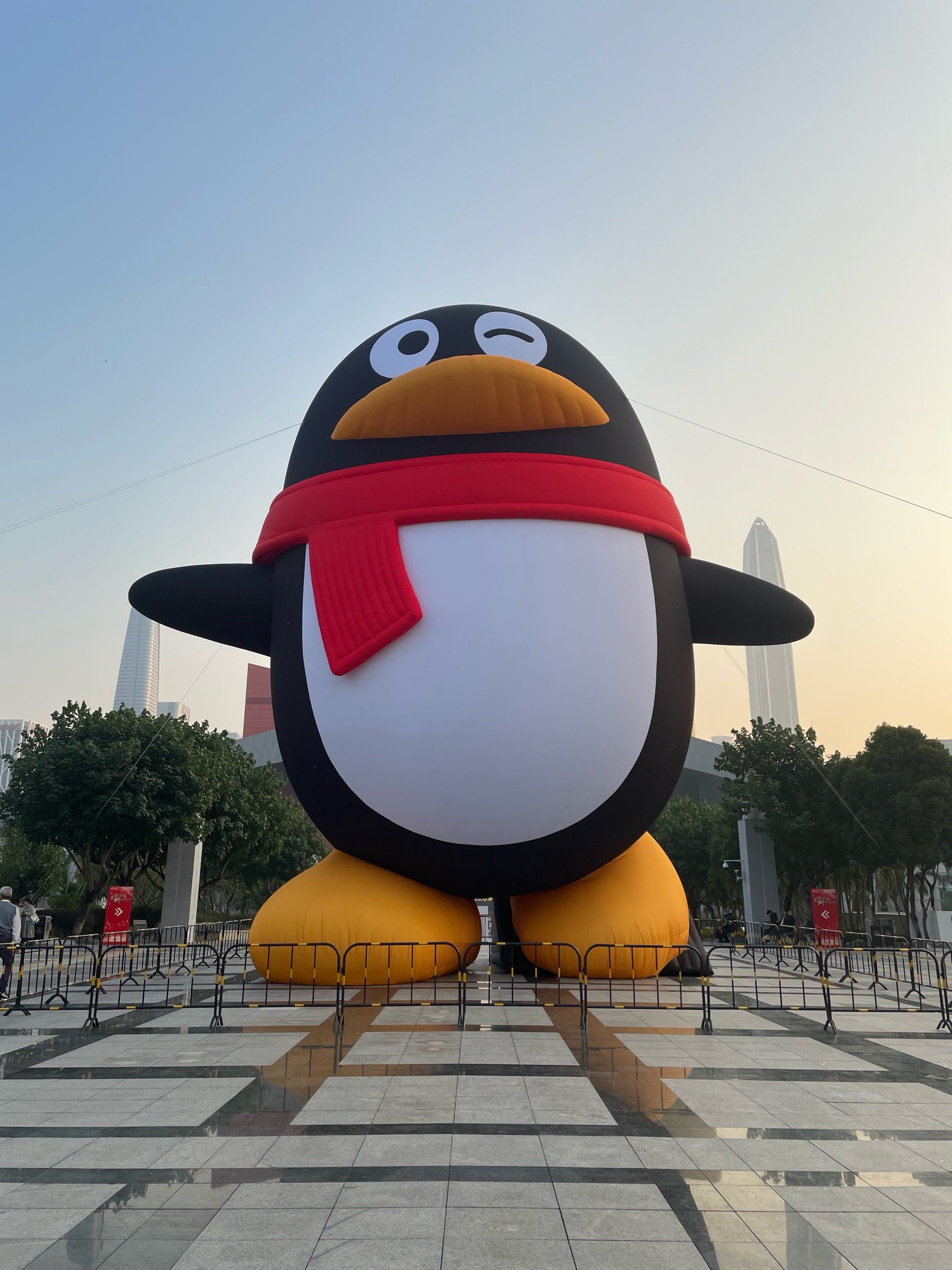 十米巨型企鹅qq,太震撼了!