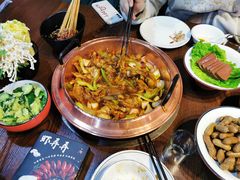 -虾弄弄海派小龙虾·牛羊蝎子火锅