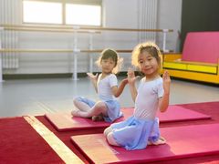 -艺桐年艺术培训中心