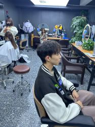 -藤野造型专业烫染接发