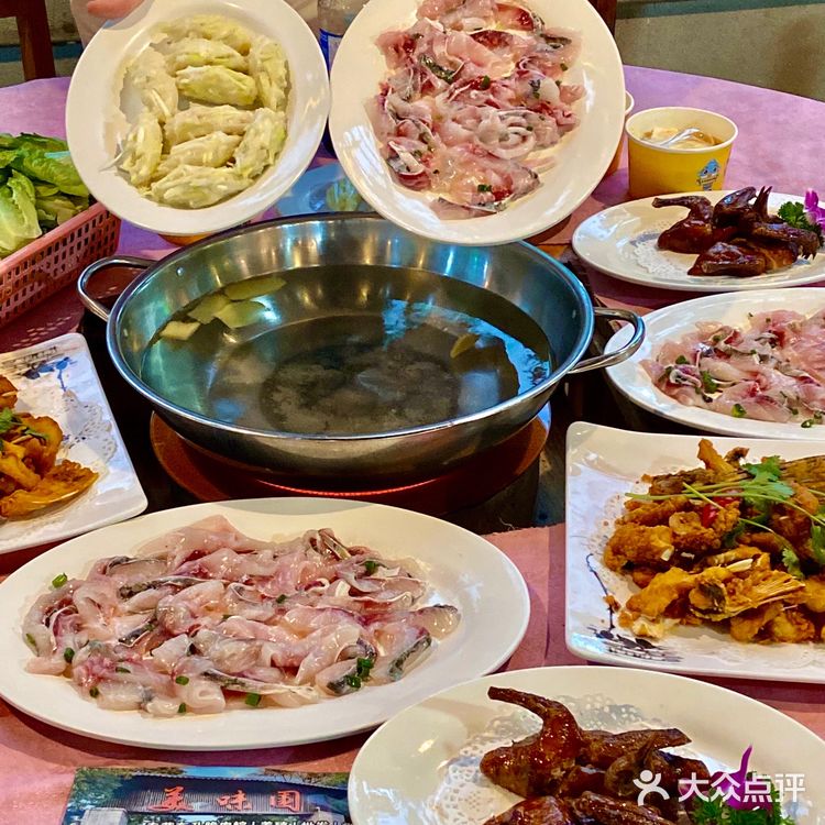 怎么回事呀？这家中山脆肉鲩火锅挤满了游客！！