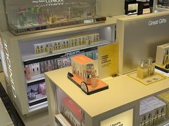 -关西国际机场直营免税店